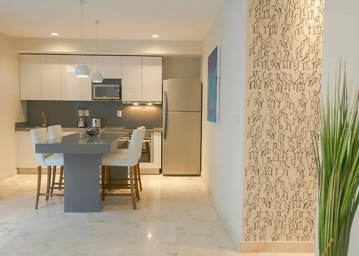 Prime Location Near 5th Avenue&beach