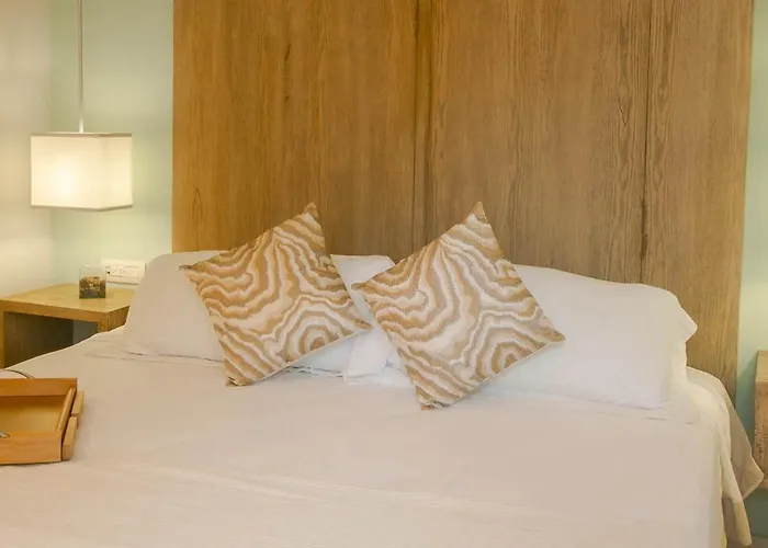 Prime Location Near 5th Avenue&beach