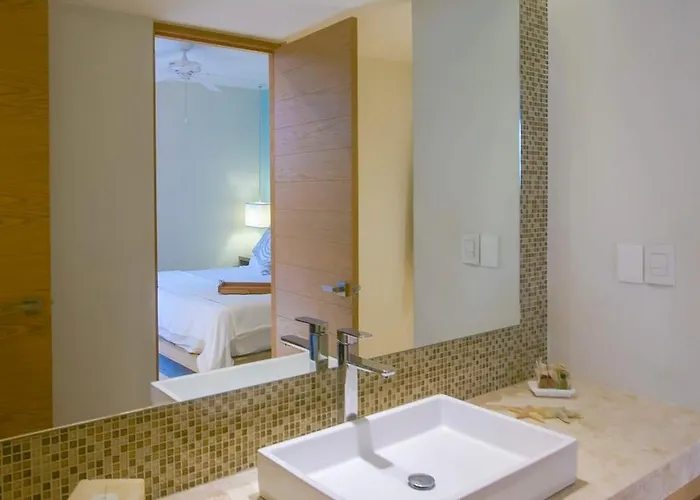 Prime Location Near 5th Avenue&beach