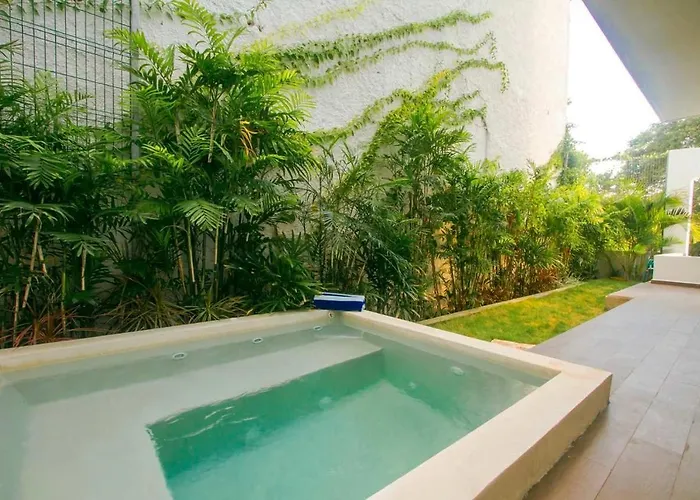 Prime Location Near 5th Avenue&beach